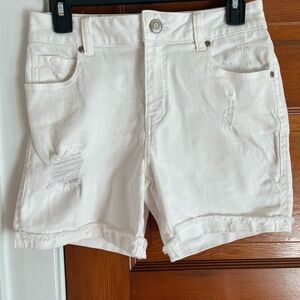 Maurices 4 high waist white denim shorts women’s  distressing cuffed
